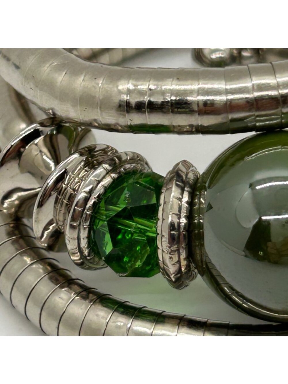 Silver-Tone Memory Wire Bracelet Green Acrylic Beads Chunky Bohemian Adjustable - Picture 4 of 10